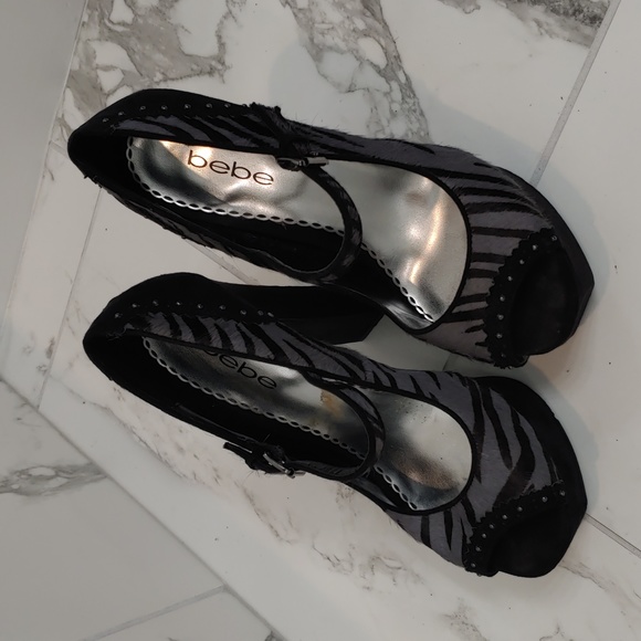 Bebe 5.5 inch high heels and 1.5 inch platform for comfort,fuzzy texture for lux - Picture 2 of 5